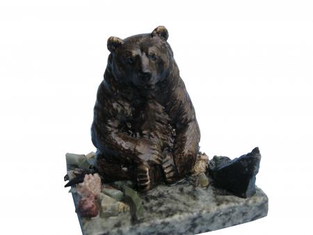 Скульптура Медведь сидит (077)