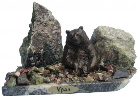 Скульптура Медведь в лесу сидит (080)