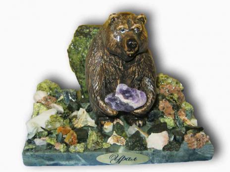 Скульптура Медведь с камнем стоит (126)
