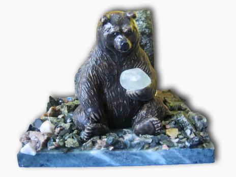 Скульптура Медведь с камнем сидит (127)