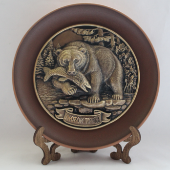 Тарелка из керамики Медведь с рыбой (7009)